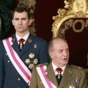 Regele Spaniei Juan Carlos și prințul moștenitor Felipe